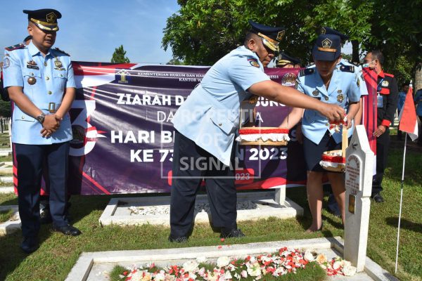 Peringati HBI Ke-73, Kemenkumham Jabar Gelar Upacara Tabur Bunga di TMP