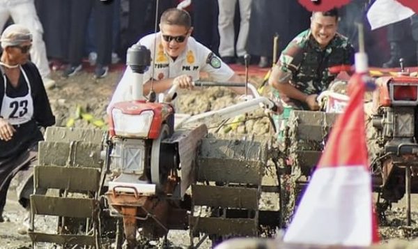 Seru dan Meriah Pesta Tani Indramayu Gelar Kejuaraan Balap Traktor