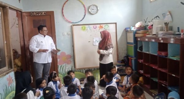 Monitoring Pelaksanaan Kampanye Stop Bullying, Camat Terisi Kunjungi Sekolah di Desa Jatimulya