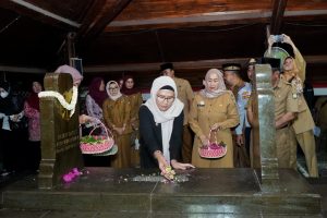 Jelang Hari Jadi Ke-497 Kabupaten Indramayu, Bupati Nina Ziarah Ke Makam Leluhur Indramayu