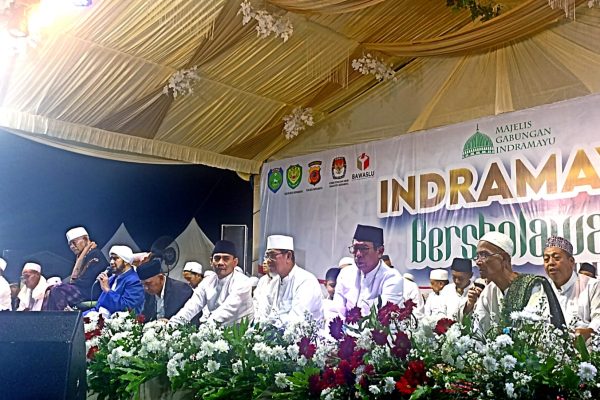 Gelar Acara Indramayu Bersholawat, Adi Setiawan: Ribuan Umat Bersatu Dalam Syafaat Nabi.