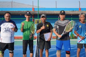 Pererat Silaturahmi, Kalapas Indramayu Ikuti Pertandingan Tenis Lapangan di Cirebon