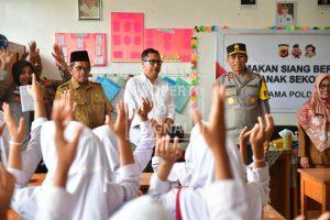 Dikunjungi Kapolda Jabar, Siswa SDN Tamansari Senang Ikuti Uji Coba Program Makan Siang Bergizi Gratis